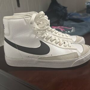 Nike Blazers 5.5 youth